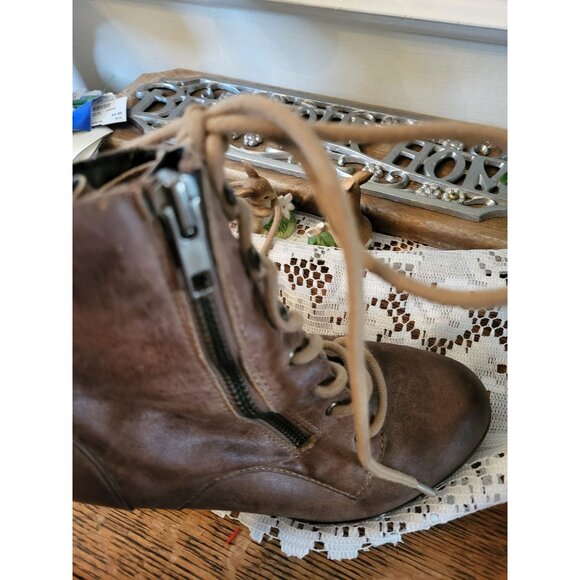 Dolce Brown Lace Up Granny Boot Side Zip 7 3.25 in Heel Boho Western Cottage - Picture 2 of 7